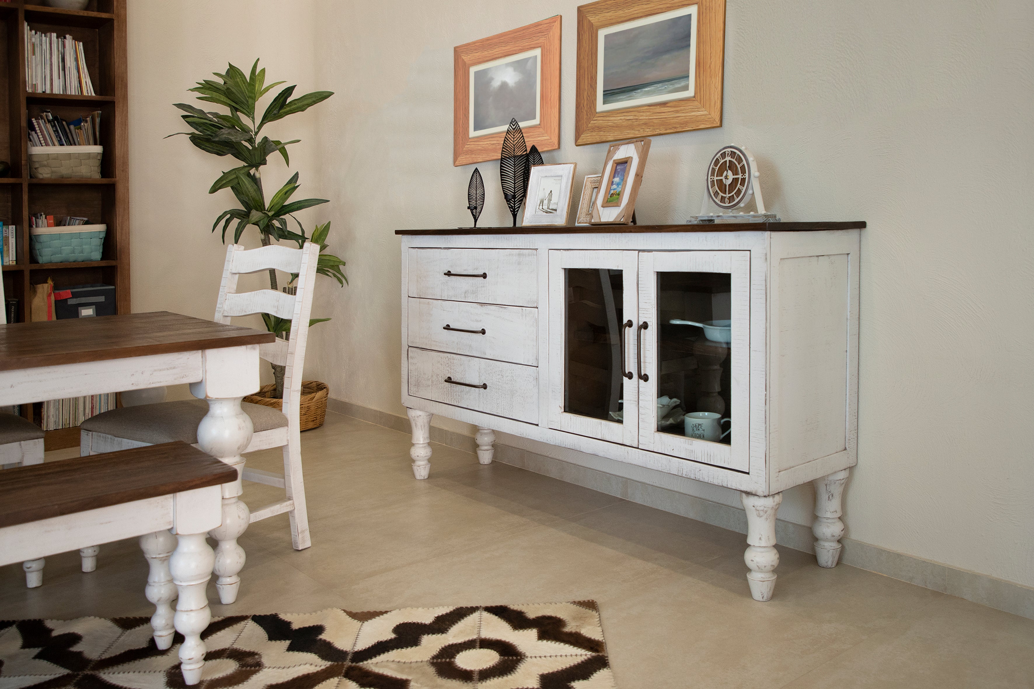 CLEARANCE! 3 Drawer 2 Glass Dorr Console