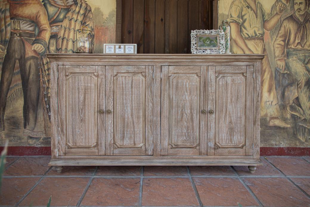 4 Doors Console