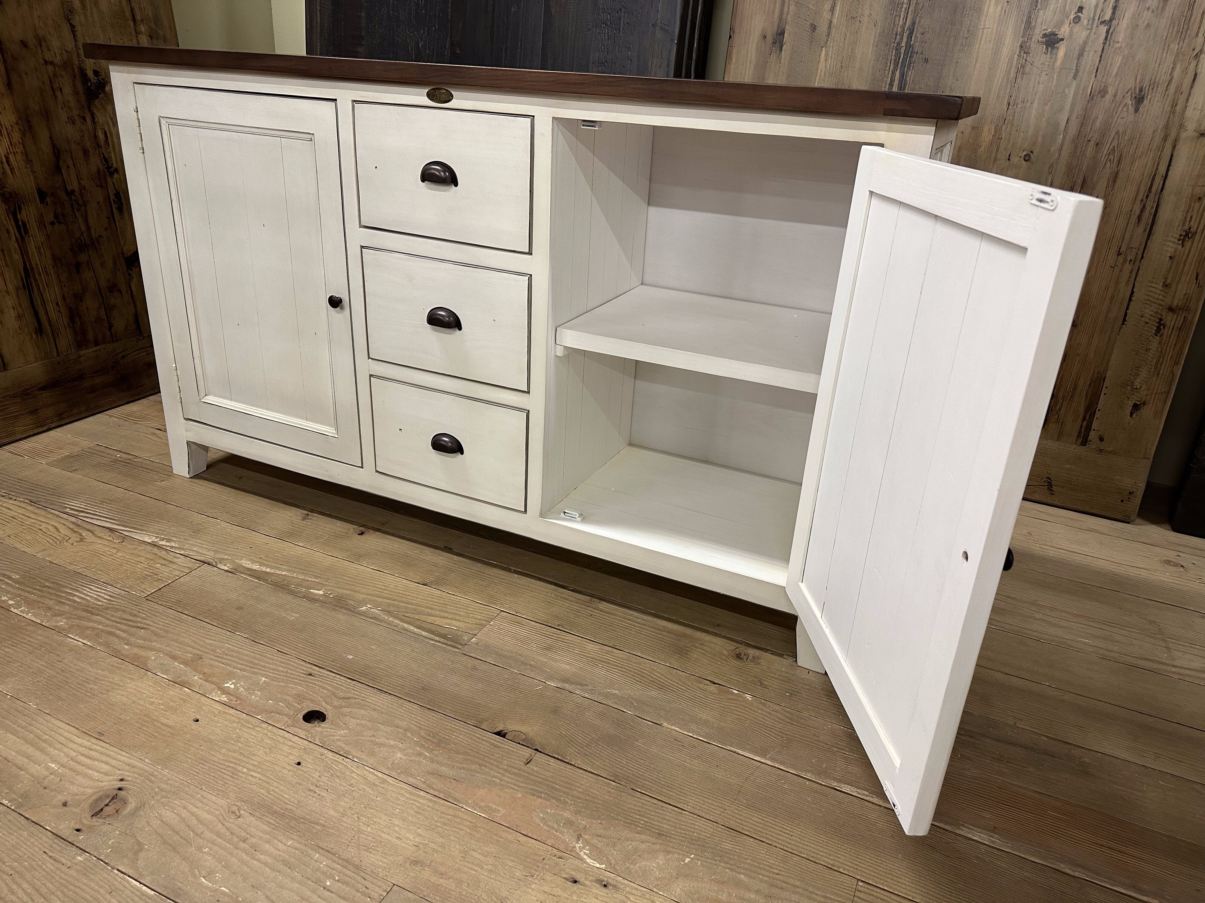 Buffet w/2 Doors and 3 Drawers